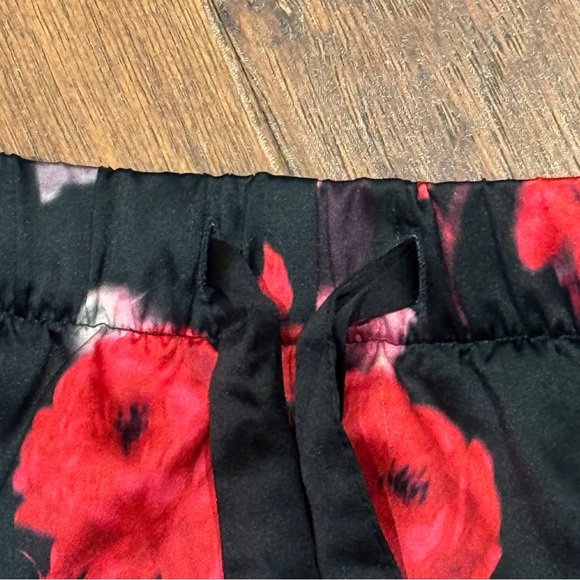 Medium Victoria’s Secret VS Floral Black and Red Women's Shorts - Picture 6 of 9